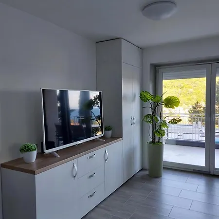 Modern And Cosy Ivana With A Beautiful Seaview Apartment
